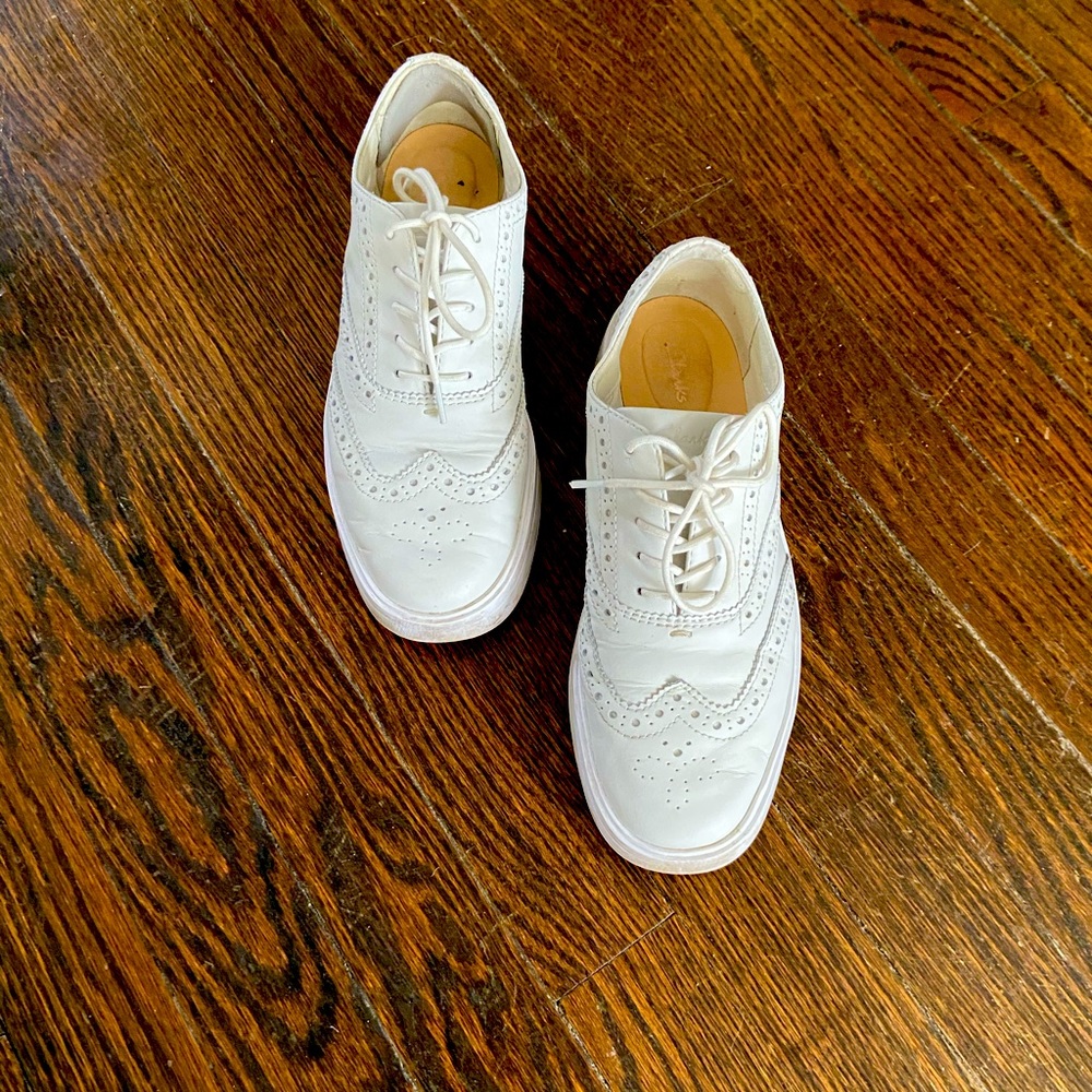 Clarks women leather Oxford shoes. Size 6.5
